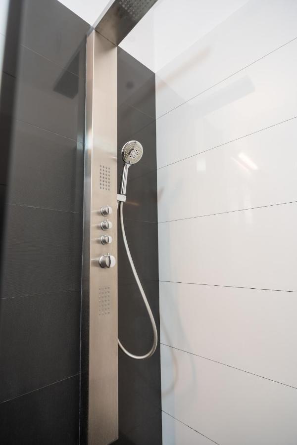 Cozy & Spacious Flat Near Victoriei Square بوخارست المظهر الخارجي الصورة